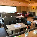 Carolinger Huettendorf 3*