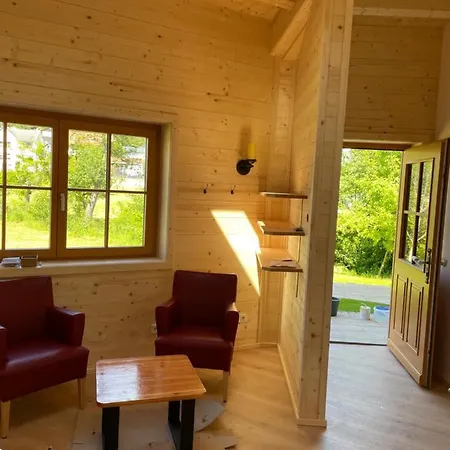 Carolinger Huettendorf Herberg 3*