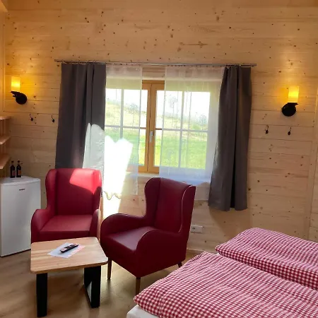 Carolinger Huettendorf Herberg 3*