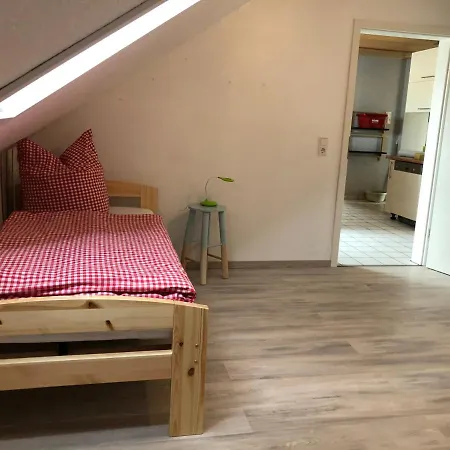 Carolinger Huettendorf Herberg