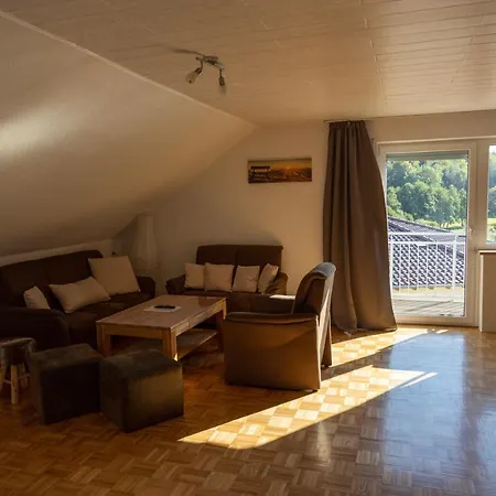 Carolinger Huettendorf Herberg 3*