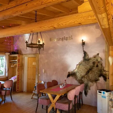 Carolinger Huettendorf Herberg