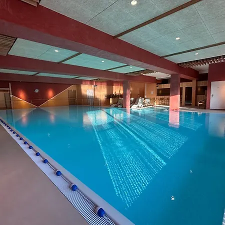 Carolinger Huettendorf 3*