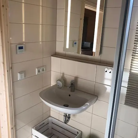 Carolinger Huettendorf Herberg 3*