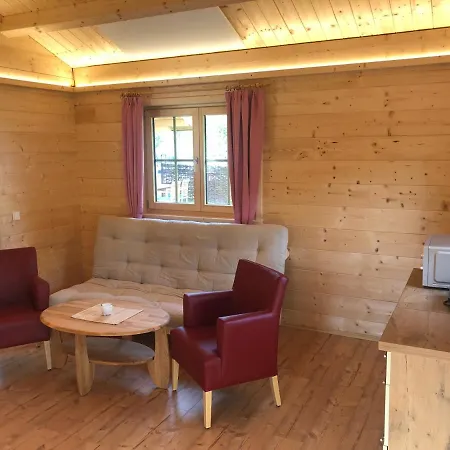 Carolinger Huettendorf Herberg 3*