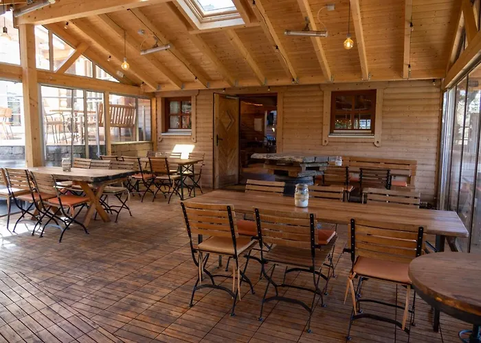 Carolinger Huettendorf 3* Weyer