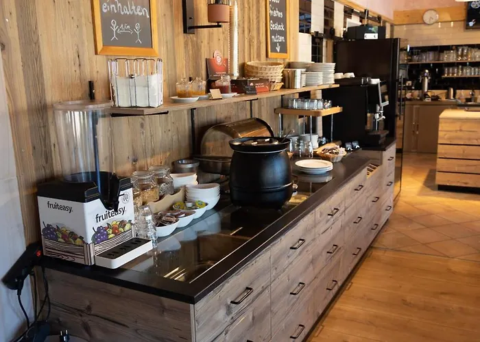 Carolinger Huettendorf 3* Weyer