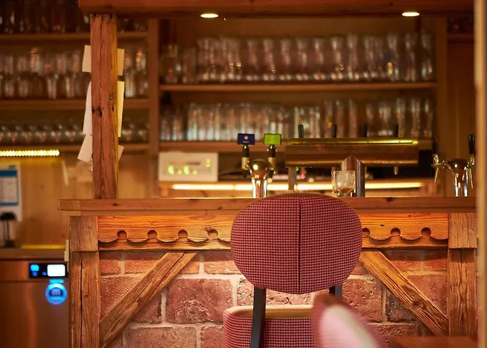 Carolinger Huettendorf 3*